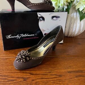 Beverly Feldman chocolate suede pump New Orig $152
